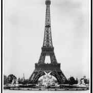 Tour Eiffel et Fontaine Coutan, Photographie en Noir et Blanc, 1889