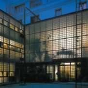 Maison de verre, architecte-décorateur Pierre Chareau ( architecte Bernard Bijvoet et Louis Dalbet) ,31, rue Saint-Guillaume, 1928-1931, Paris